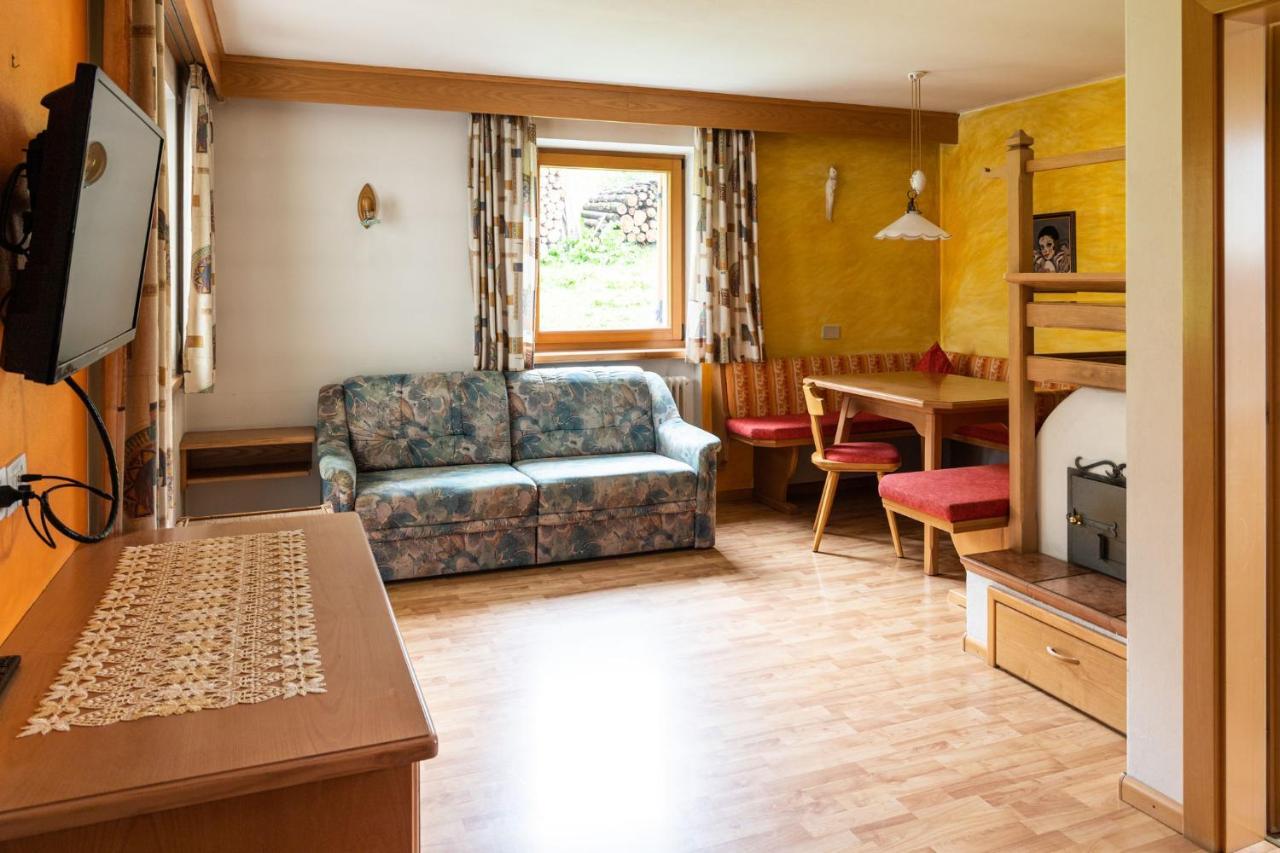 Garni Juri Bed & Breakfast La Villa  Exterior photo